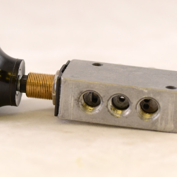 1949-large-air-ejector-palm-button-control-hside-inlet