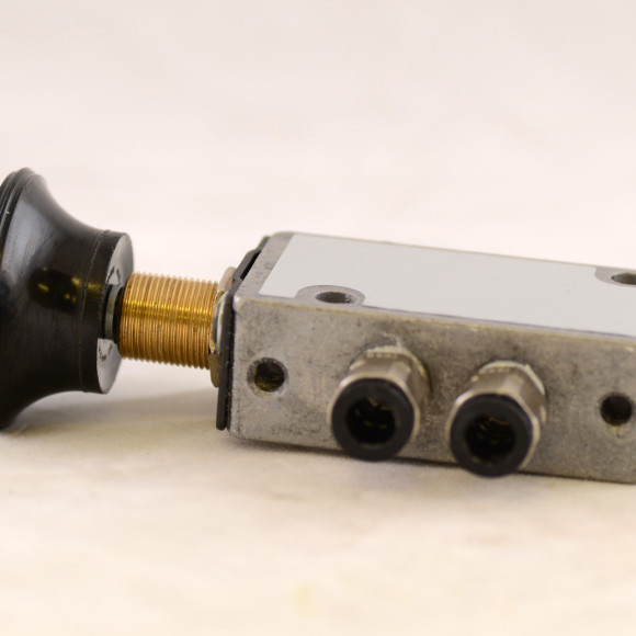 1949-large-air-ejector-palm-button-control-hside-outlet