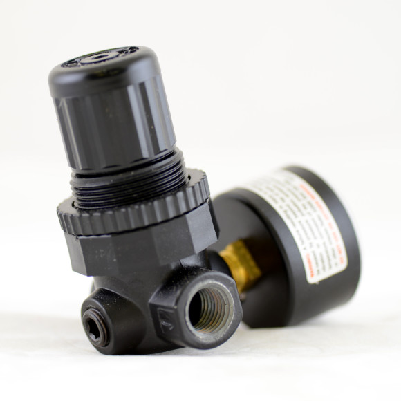 7007-14-dynamic-seal-regulator-backleft