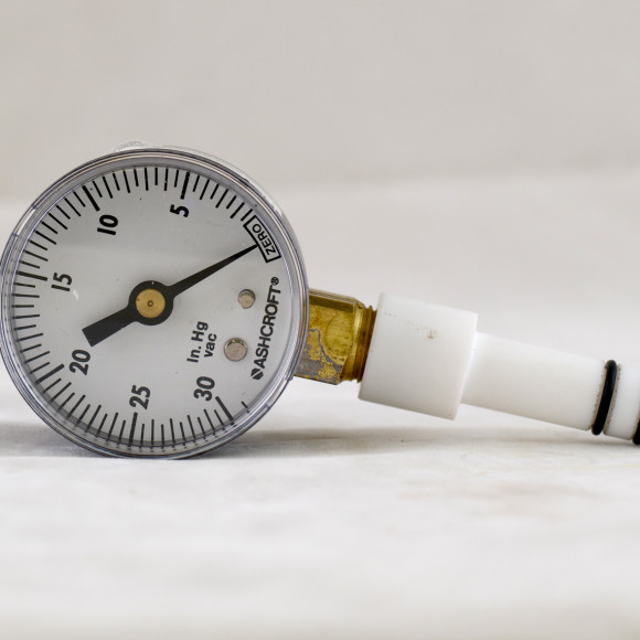 7528-flange-vacuum-gauge-assembly-laying